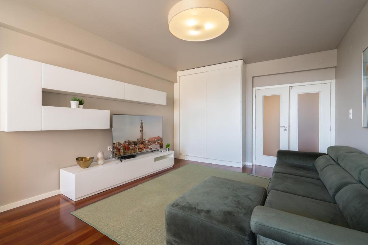 Carolina Roomy & Modern Apartment Porto Luaran gambar