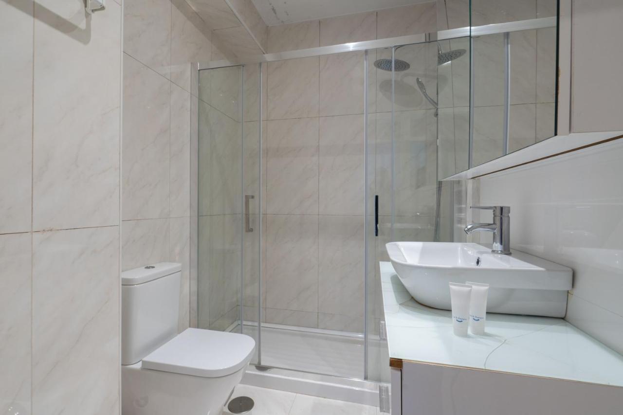 Carolina Roomy & Modern Apartment Porto Luaran gambar